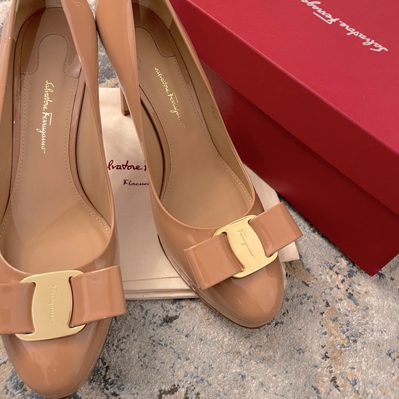 Brand NEW Salvatore Ferragamo VARA BOW PLATFORM PUMP - Picture 2 of 10